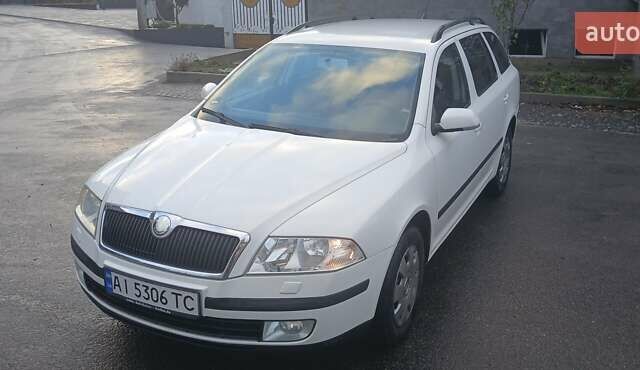 Білий Шкода Октавія, об'ємом двигуна 1.6 л та пробігом 236 тис. км за 6500 $, фото 2 на Automoto.ua