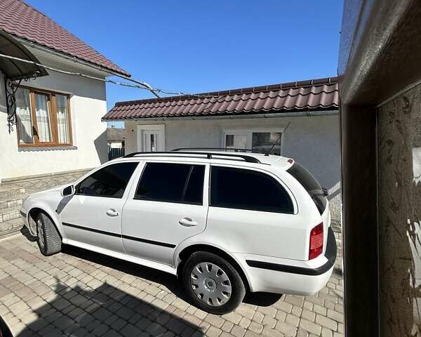 Белый Шкода Октавия, объемом двигателя 1.6 л и пробегом 168 тыс. км за 5100 $, фото 2 на Automoto.ua