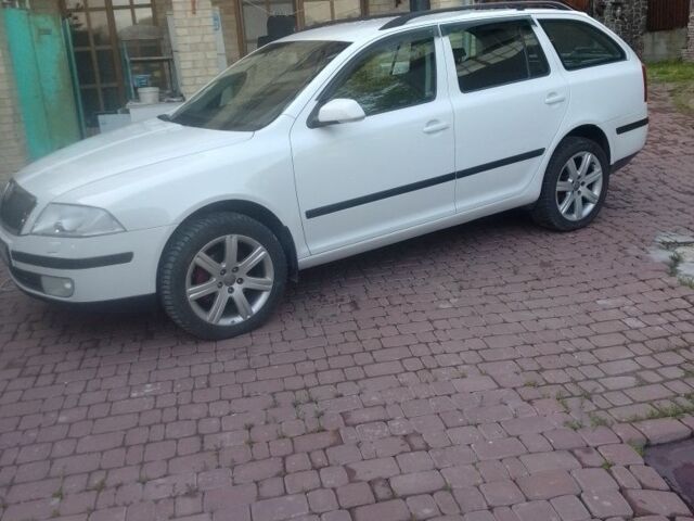 Белый Шкода Октавия, объемом двигателя 2 л и пробегом 250 тыс. км за 5700 $, фото 1 на Automoto.ua