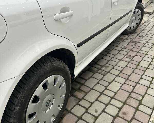 Белый Шкода Октавия, объемом двигателя 1.6 л и пробегом 168 тыс. км за 5100 $, фото 4 на Automoto.ua