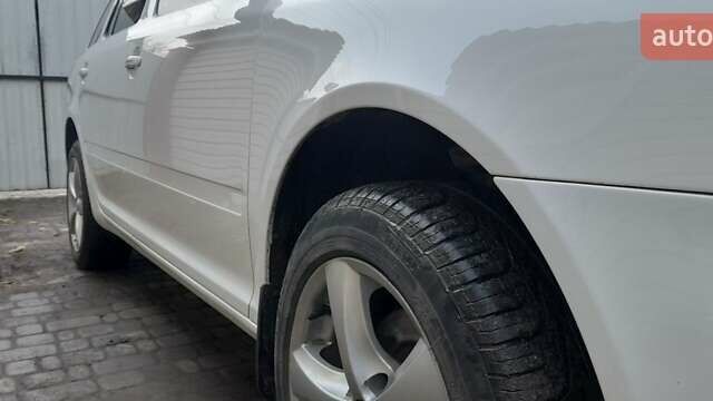 Белый Шкода Октавия, объемом двигателя 1.6 л и пробегом 214 тыс. км за 6000 $, фото 4 на Automoto.ua