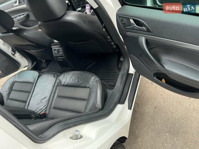 Белый Шкода Октавия, объемом двигателя 1.97 л и пробегом 228 тыс. км за 7200 $, фото 12 на Automoto.ua