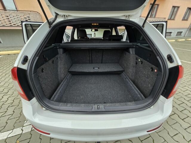 Белый Шкода Октавия, объемом двигателя 1.6 л и пробегом 268 тыс. км за 9500 $, фото 3 на Automoto.ua