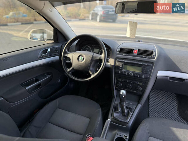 Белый Шкода Октавия, объемом двигателя 1.6 л и пробегом 310 тыс. км за 5350 $, фото 20 на Automoto.ua