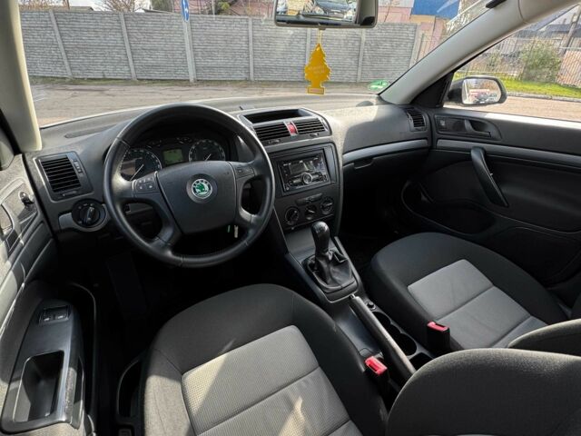 Белый Шкода Октавия, объемом двигателя 1.6 л и пробегом 161 тыс. км за 7350 $, фото 8 на Automoto.ua