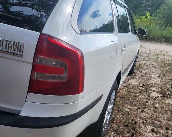 Білий Шкода Октавія, об'ємом двигуна 1.8 л та пробігом 219 тис. км за 7000 $, фото 5 на Automoto.ua