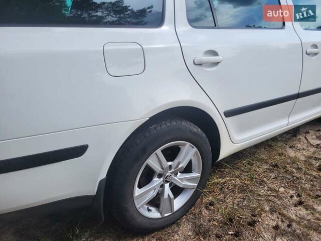 Білий Шкода Октавія, об'ємом двигуна 1.8 л та пробігом 219 тис. км за 7000 $, фото 2 на Automoto.ua