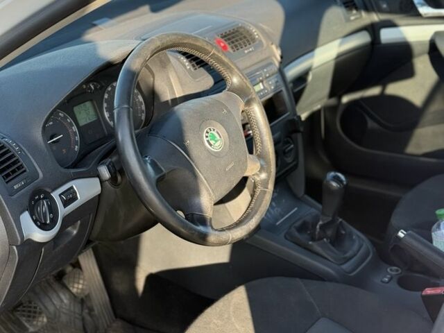 Шкода Октавия 2008 в Славянске на Automoto.ua Белый Шкода Октавия, объемом двигателя 1.9 л и пробегом 188 тыс. км за 2650 $, фото 6 на Automoto.ua
