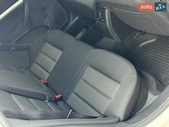 Білий Шкода Октавія, об'ємом двигуна 1.6 л та пробігом 245 тис. км за 6900 $, фото 61 на Automoto.ua