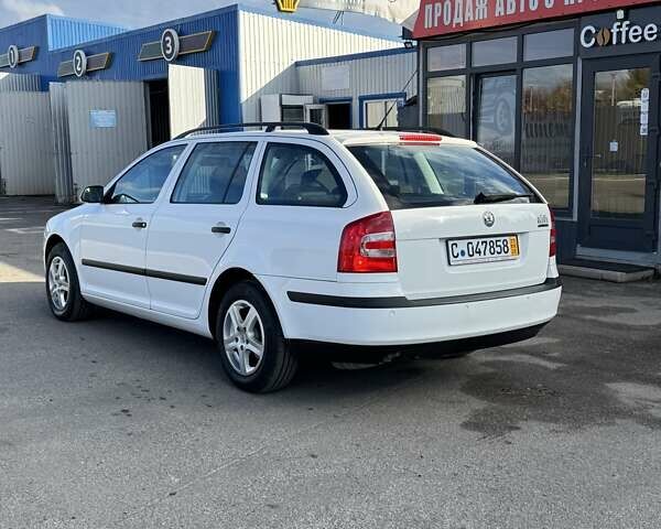 Білий Шкода Октавія, об'ємом двигуна 1.6 л та пробігом 161 тис. км за 7000 $, фото 6 на Automoto.ua