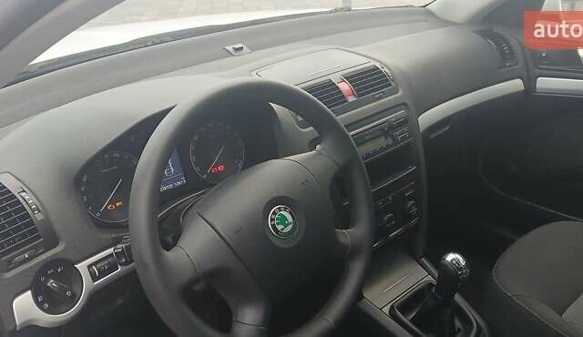 Білий Шкода Октавія, об'ємом двигуна 1.6 л та пробігом 236 тис. км за 6500 $, фото 15 на Automoto.ua