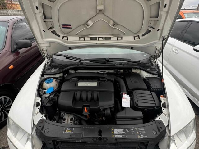 Белый Шкода Октавия, объемом двигателя 1.6 л и пробегом 161 тыс. км за 7350 $, фото 11 на Automoto.ua