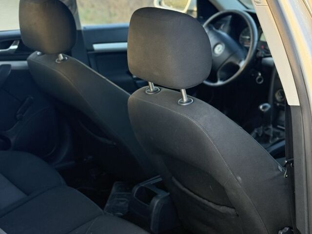 Шкода Октавия 2008 в Славянске на Automoto.ua Белый Шкода Октавия, объемом двигателя 1.9 л и пробегом 188 тыс. км за 2850 $, фото 8 на Automoto.ua