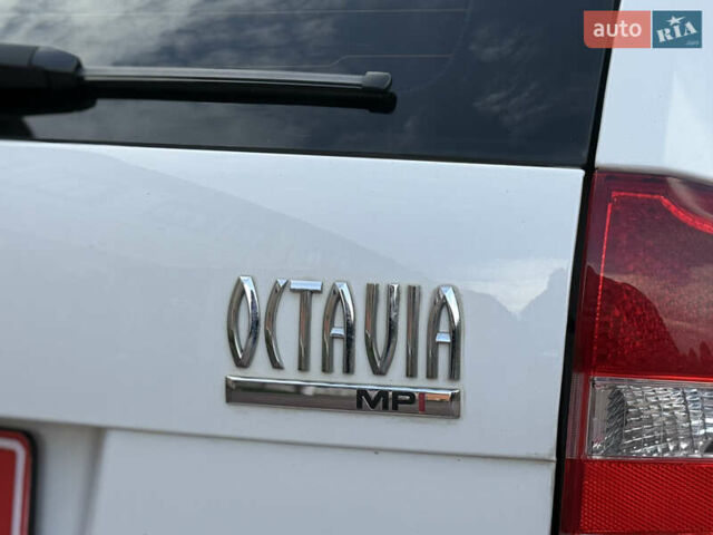 Білий Шкода Октавія, об'ємом двигуна 1.6 л та пробігом 245 тис. км за 6900 $, фото 30 на Automoto.ua