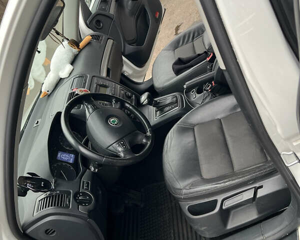 Белый Шкода Октавия, объемом двигателя 1.97 л и пробегом 228 тыс. км за 7200 $, фото 13 на Automoto.ua