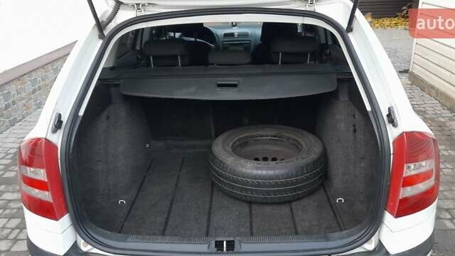 Белый Шкода Октавия, объемом двигателя 1.6 л и пробегом 214 тыс. км за 6000 $, фото 10 на Automoto.ua