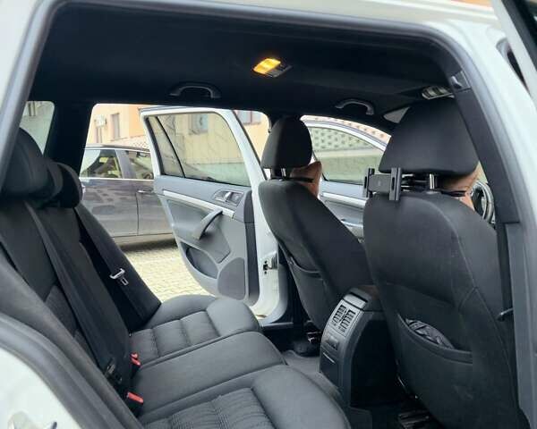 Белый Шкода Октавия, объемом двигателя 1.6 л и пробегом 268 тыс. км за 9500 $, фото 3 на Automoto.ua