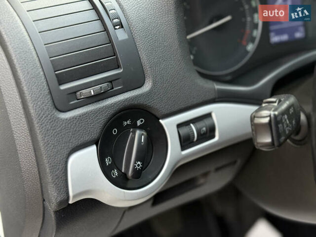 Белый Шкода Октавия, объемом двигателя 1.6 л и пробегом 245 тыс. км за 7200 $, фото 40 на Automoto.ua