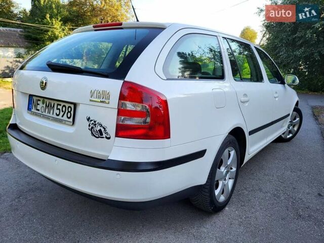 Білий Шкода Октавія, об'ємом двигуна 1.6 л та пробігом 214 тис. км за 5999 $, фото 21 на Automoto.ua