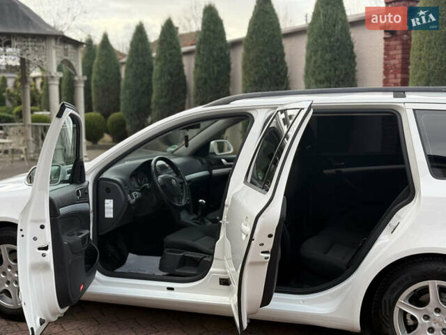 Білий Шкода Октавія, об'ємом двигуна 1.6 л та пробігом 245 тис. км за 6900 $, фото 2 на Automoto.ua