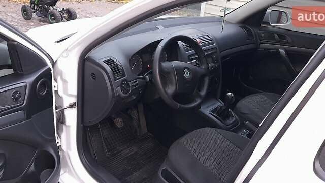 Белый Шкода Октавия, объемом двигателя 1.6 л и пробегом 214 тыс. км за 6000 $, фото 12 на Automoto.ua