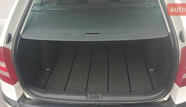 Білий Шкода Октавія, об'ємом двигуна 1.6 л та пробігом 236 тис. км за 6500 $, фото 12 на Automoto.ua