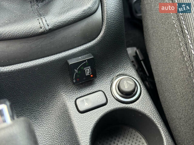 Белый Шкода Октавия, объемом двигателя 1.6 л и пробегом 245 тыс. км за 7200 $, фото 47 на Automoto.ua