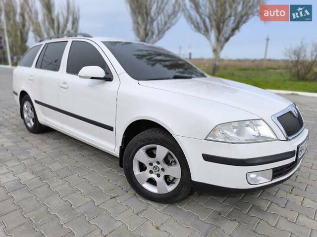 Белый Шкода Октавия, объемом двигателя 1.8 л и пробегом 192 тыс. км за 6999 $, фото 23 на Automoto.ua