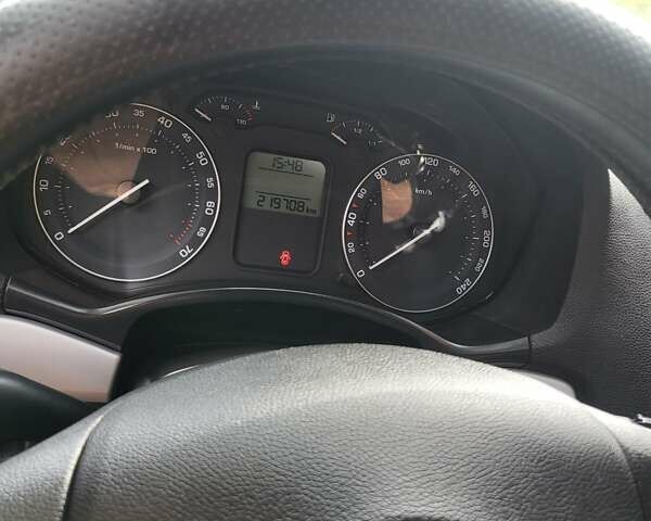 Білий Шкода Октавія, об'ємом двигуна 1.8 л та пробігом 219 тис. км за 7000 $, фото 14 на Automoto.ua