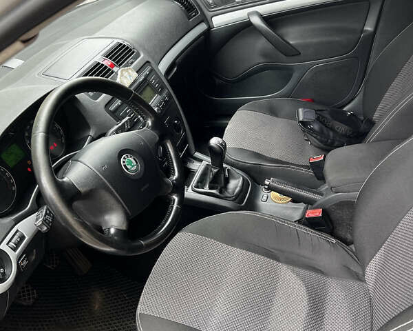 Білий Шкода Октавія, об'ємом двигуна 1.6 л та пробігом 307 тис. км за 5500 $, фото 8 на Automoto.ua