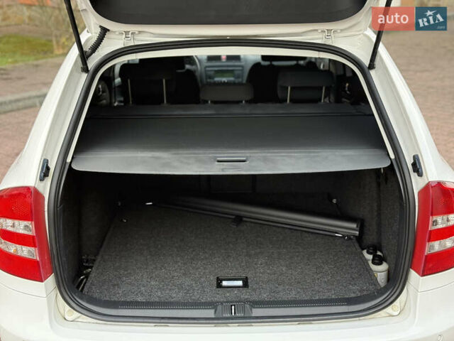 Білий Шкода Октавія, об'ємом двигуна 1.6 л та пробігом 245 тис. км за 6900 $, фото 72 на Automoto.ua