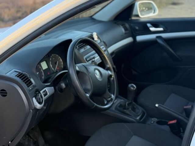 Шкода Октавия 2008 в Славянске на Automoto.ua Белый Шкода Октавия, объемом двигателя 1.9 л и пробегом 188 тыс. км за 2850 $, фото 6 на Automoto.ua