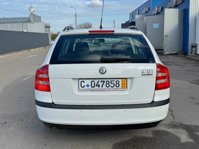 Белый Шкода Октавия, объемом двигателя 1.6 л и пробегом 161 тыс. км за 7350 $, фото 5 на Automoto.ua