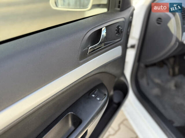 Белый Шкода Октавия, объемом двигателя 1.6 л и пробегом 310 тыс. км за 5350 $, фото 27 на Automoto.ua