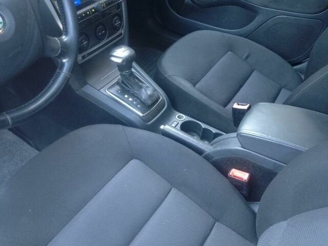 Белый Шкода Октавия, объемом двигателя 2 л и пробегом 250 тыс. км за 5700 $, фото 4 на Automoto.ua