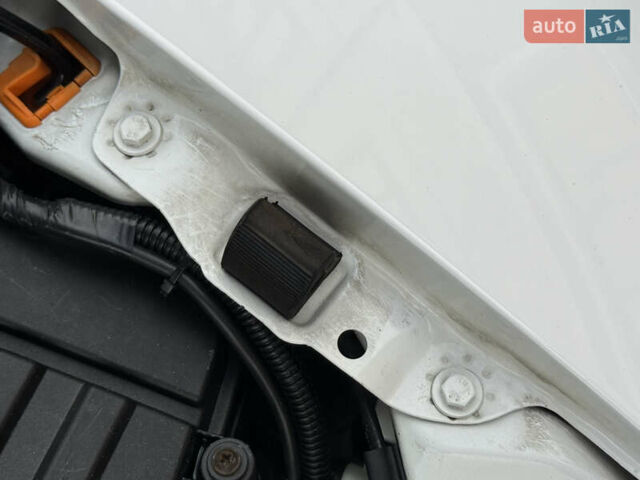 Білий Шкода Октавія, об'ємом двигуна 1.6 л та пробігом 245 тис. км за 6900 $, фото 79 на Automoto.ua