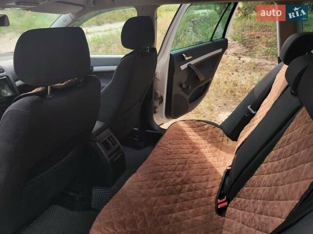 Білий Шкода Октавія, об'ємом двигуна 1.8 л та пробігом 219 тис. км за 7000 $, фото 15 на Automoto.ua