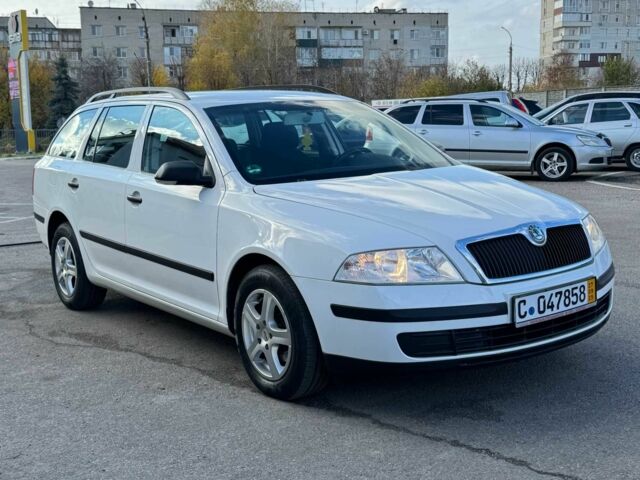 Белый Шкода Октавия, объемом двигателя 1.6 л и пробегом 161 тыс. км за 7350 $, фото 2 на Automoto.ua