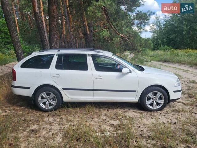 Білий Шкода Октавія, об'ємом двигуна 1.8 л та пробігом 219 тис. км за 7000 $, фото 1 на Automoto.ua