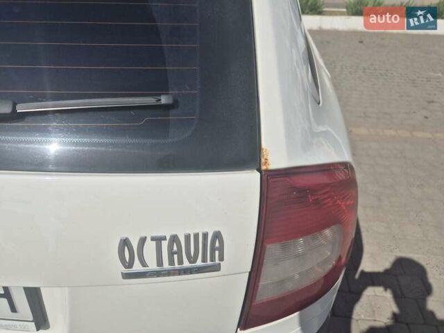 Белый Шкода Октавия, объемом двигателя 1.98 л и пробегом 239 тыс. км за 5800 $, фото 3 на Automoto.ua
