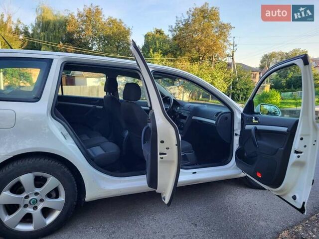 Білий Шкода Октавія, об'ємом двигуна 1.6 л та пробігом 214 тис. км за 5999 $, фото 46 на Automoto.ua