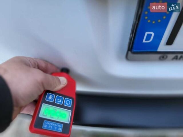 Білий Шкода Октавія, об'ємом двигуна 1.6 л та пробігом 214 тис. км за 5999 $, фото 99 на Automoto.ua