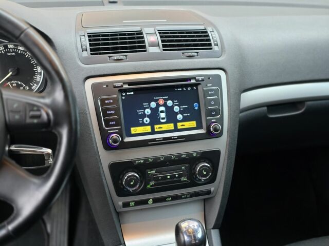 Белый Шкода Октавия, объемом двигателя 1.6 л и пробегом 268 тыс. км за 9500 $, фото 7 на Automoto.ua