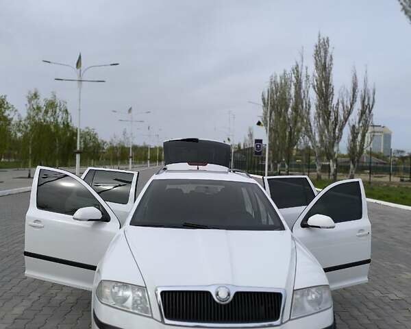 Белый Шкода Октавия, объемом двигателя 1.8 л и пробегом 192 тыс. км за 6999 $, фото 38 на Automoto.ua