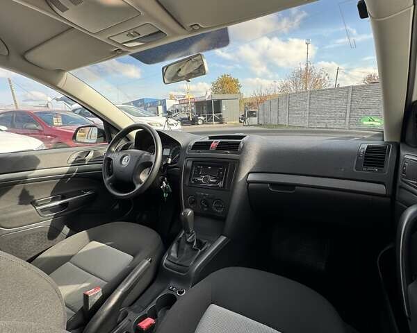 Білий Шкода Октавія, об'ємом двигуна 1.6 л та пробігом 161 тис. км за 7000 $, фото 12 на Automoto.ua