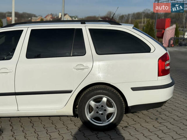 Белый Шкода Октавия, объемом двигателя 1.6 л и пробегом 310 тыс. км за 5350 $, фото 10 на Automoto.ua