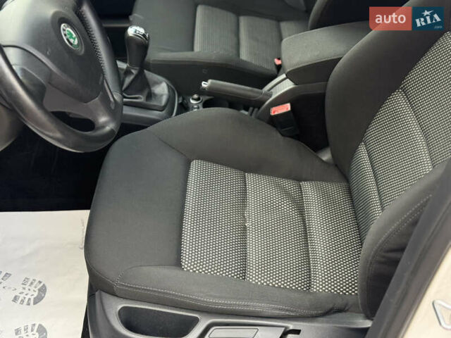 Білий Шкода Октавія, об'ємом двигуна 1.6 л та пробігом 245 тис. км за 6900 $, фото 42 на Automoto.ua