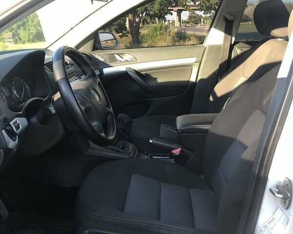 Белый Шкода Октавия, объемом двигателя 2 л и пробегом 227 тыс. км за 7600 $, фото 4 на Automoto.ua