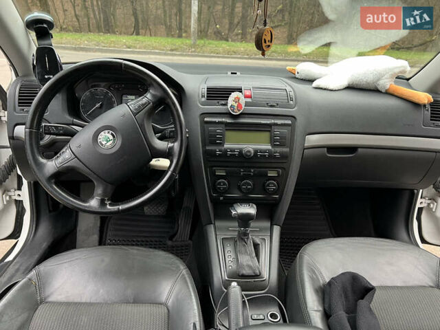 Белый Шкода Октавия, объемом двигателя 1.97 л и пробегом 228 тыс. км за 7200 $, фото 14 на Automoto.ua