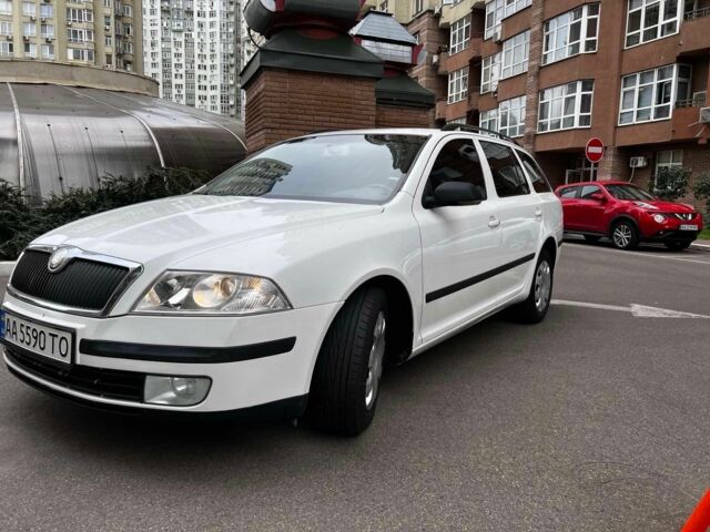 Белый Шкода Октавия, объемом двигателя 1.6 л и пробегом 303 тыс. км за 5500 $, фото 3 на Automoto.ua